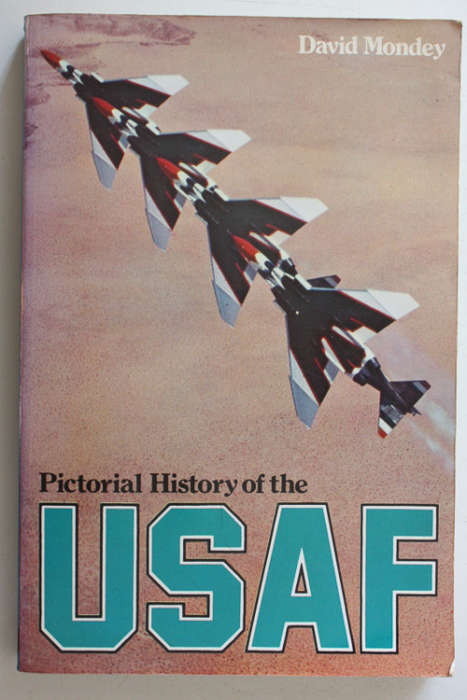 Pictorial History of the USAF by David Mondey