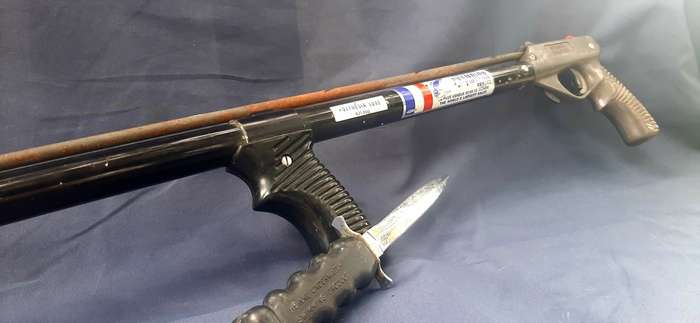 ARBALETE CHAMPION SPEARGUN & HEINKE DIVING KNIFE SET