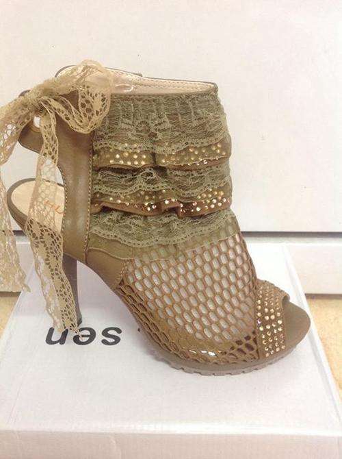 Size 5!!! Khaki Heel