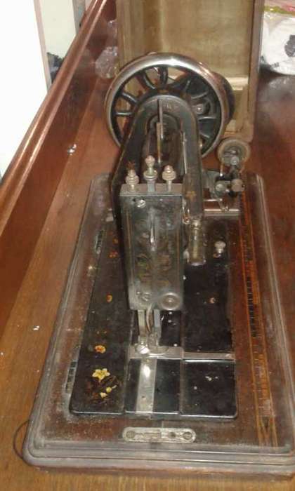 GRITZNER SEWING MACHINE