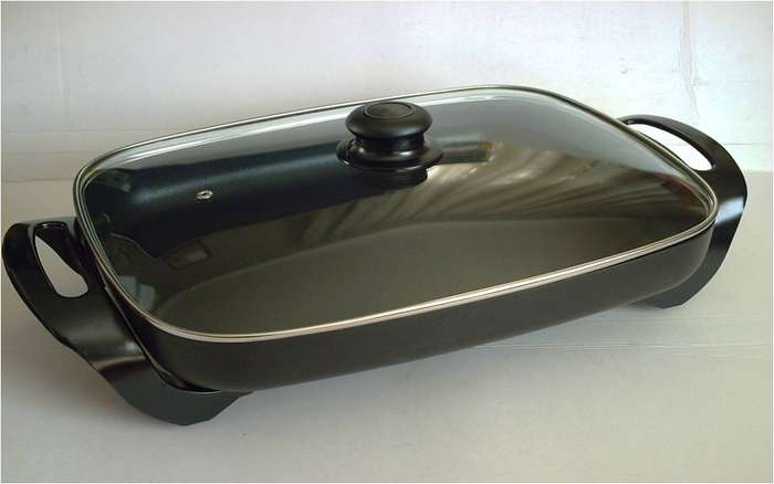 Electric Frying Pan / Skillet / Server ***BRAND NEW***