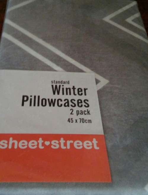 FANTASTIC DEAL! BRAND NEW 24 Piece Bedding And Curtain Bundle