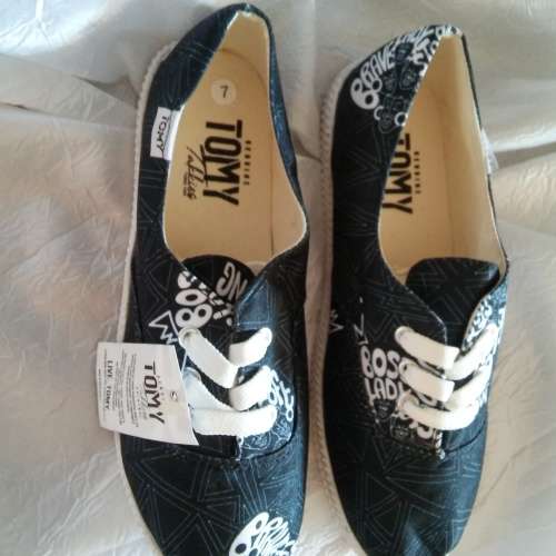 LIMITED EDITION! GENUINE Designer Tomy SUPERTOMY Woman`s Month Celebration Takkies