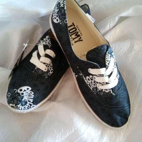 LIMITED EDITION! GENUINE Designer Tomy SUPERTOMY Woman`s Month Celebration Takkies