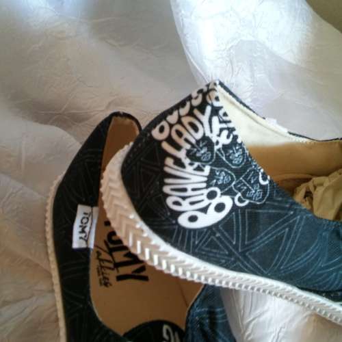 LIMITED EDITION! GENUINE Designer Tomy SUPERTOMY Woman`s Month Celebration Takkies