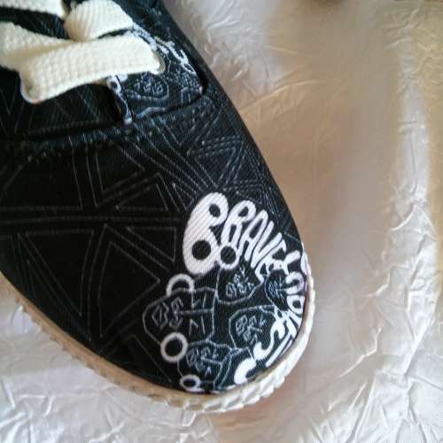LIMITED EDITION! GENUINE Designer Tomy SUPERTOMY Woman`s Month Celebration Takkies