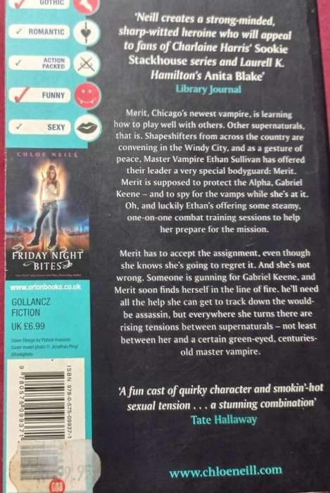 Twice Bitten - Chloe Neill - Softcover - 355 Pages