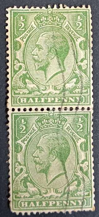 1911 -1912 King George V  1/2d pair 2 lines left of shield between dolphins