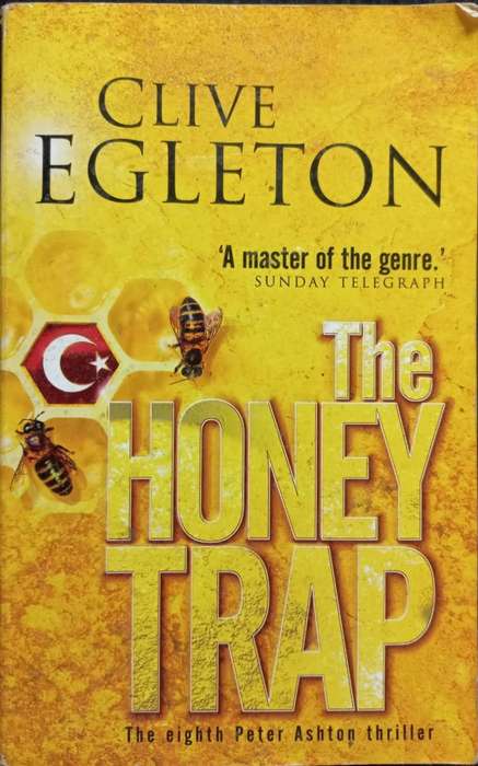 The Honey Trap - Clive Egleton - Softcover - 390 Pages