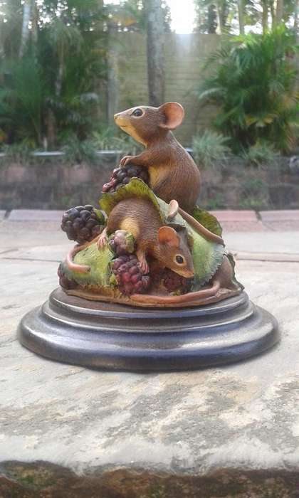 Country Collection of Knysna "Mice On Wildbrambles" Ornament - Limited Edition Nr 2225/5000