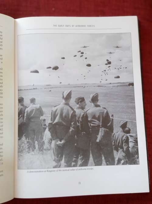 Paras: An Illustrated History of Britain´s Airborne Forces by David Reynolds. 1st 1998. H/C. 261 pp.