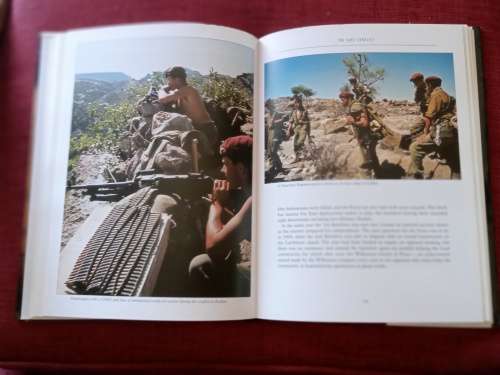 Paras: An Illustrated History of Britain´s Airborne Forces by David Reynolds. 1st 1998. H/C. 261 pp.