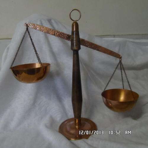 VINTAGE SOLID COPPER AND WOODEN SCALES.(ROYAL SABLE)