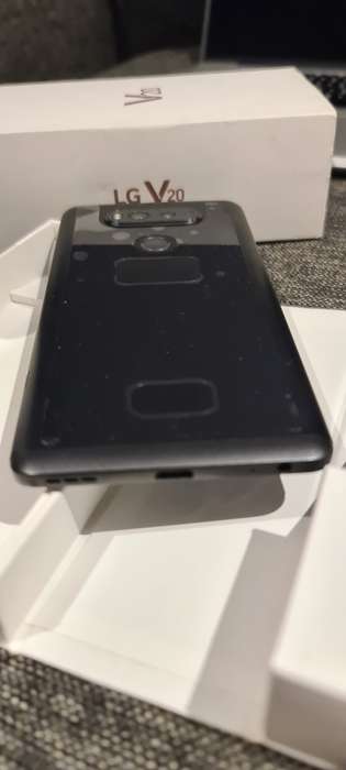LG V20 - Dual Display
