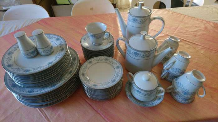 Noritake dinner set