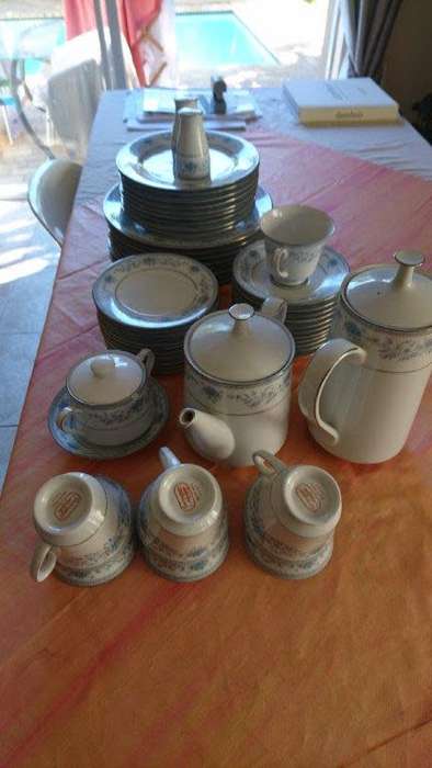 Noritake dinner set