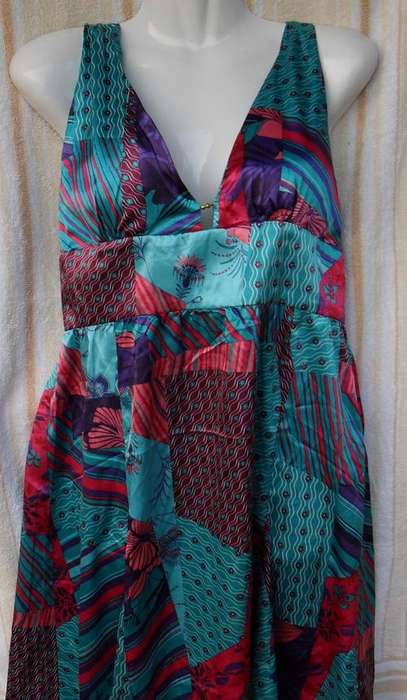 ***100% A U T H E N T I C ***  Guess Dress Retails for R899 Size:Medium