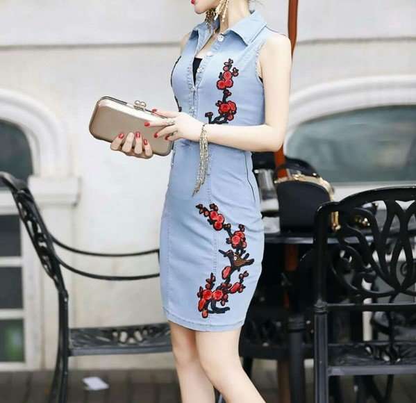 FLORAL EMBROIDERED DENIM DRESS
