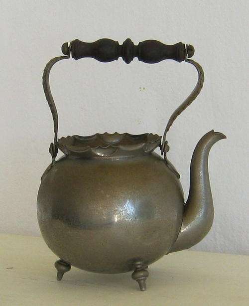 SHABBY TEAPOT