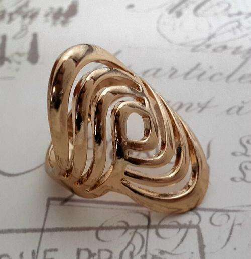 ***NEW*** Gold Plated Ring - size 8