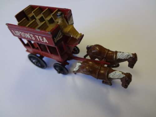 Lesney Lipton`s Tea model horse and cart made in England - as per photo
