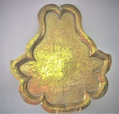 Decorative brass wall hanging plate, flower shaped - as per photo