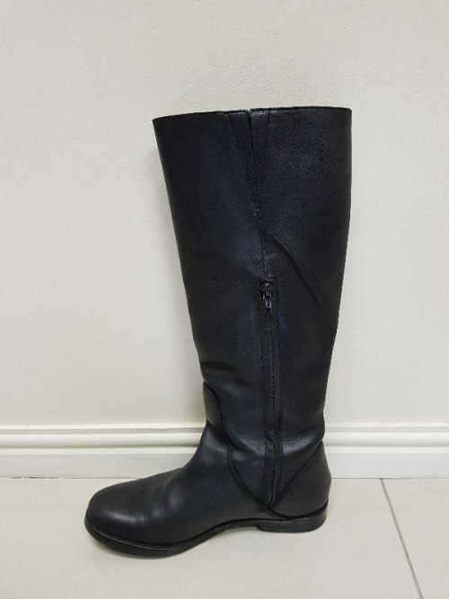 Genuine Leather Trenery Ladies Boots PRICE REDUCED as per photo
