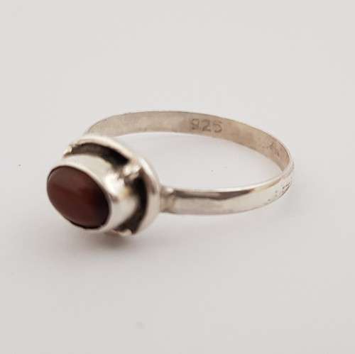 925 Sterling Silver Ring weight 1.6g  as per photo