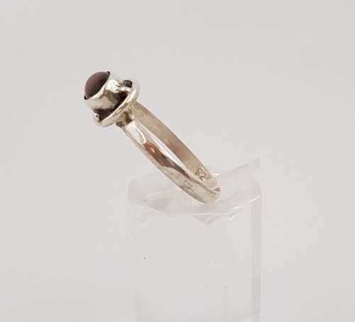 925 Sterling Silver Ring weight 1.6g  as per photo