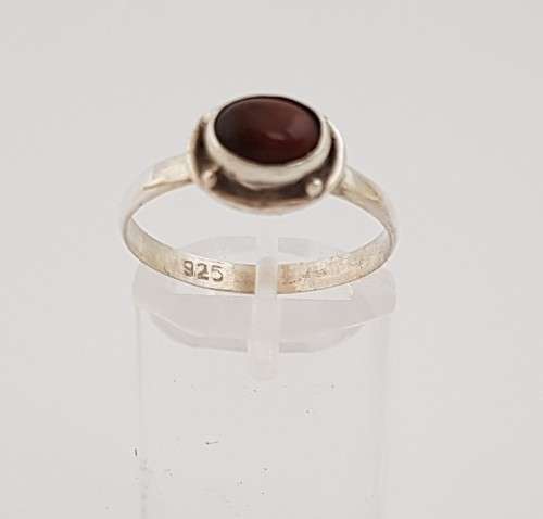 925 Sterling Silver Ring weight 1.6g  as per photo