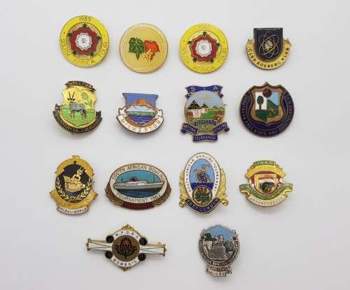 Lot of 14 bowling badges as per photo