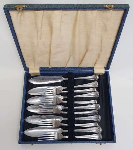 Chrome Plated Cutlery Set of 6 Knives and 5 Forks in original box as per photo