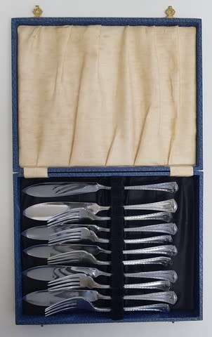 Chrome Plated Cutlery Set of 6 Knives and 5 Forks in original box as per photo