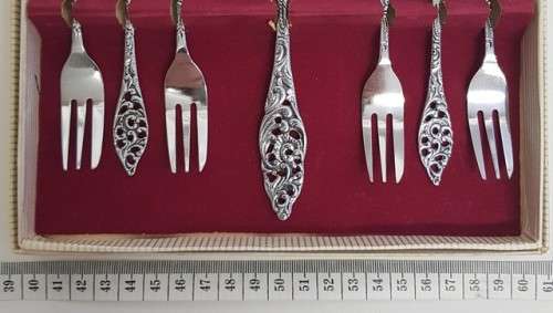 Elwezetta Chrome Plated Cake Lifter & 6 Cake Forks in box as per photo