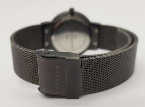 Skagen Denmark Ultraslim Stainless Steel Mesh Strap watch with Crystal Accents as per photo