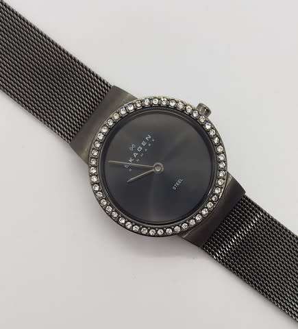 Skagen Denmark Ultraslim Stainless Steel Mesh Strap watch with Crystal Accents as per photo