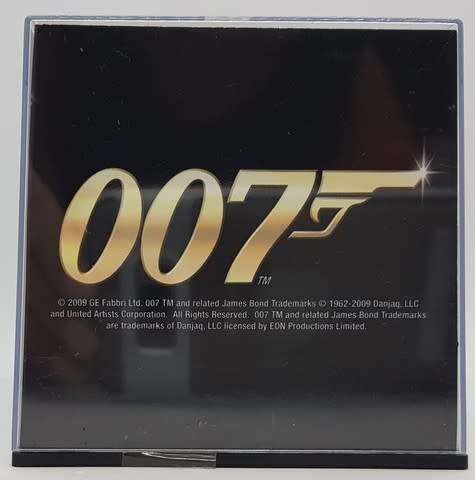 Bond 007 - Qunatum of Solace - Land Rover Defender model car as per photo