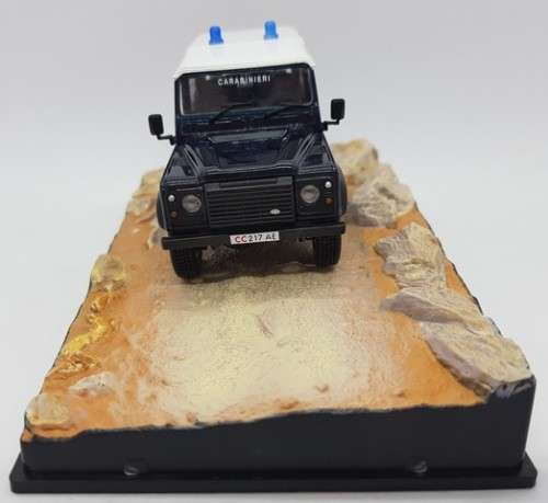 Bond 007 - Qunatum of Solace - Land Rover Defender model car as per photo