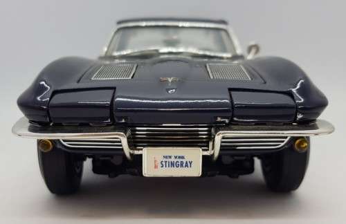 1963 ERTL Chevrolet Corvette Stingray 1:18 diecast model car as per photo