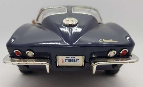 1963 ERTL Chevrolet Corvette Stingray 1:18 diecast model car as per photo