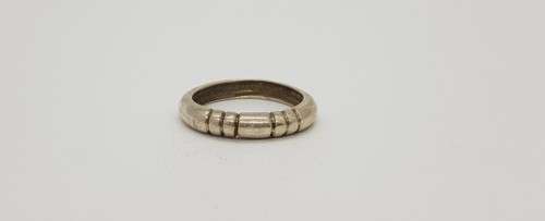 925 Sterling Silver Ring weight 2.7g size P as per photo