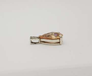 Sterling Silver Pendant Peach Coloured Pear-Shaped Stone Beautiful Facets weight 3.3g as per photo