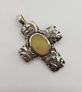 925 Sterling Silver Vintage Cross Pendant with Mother of Parl Inset weight 7g as per photo