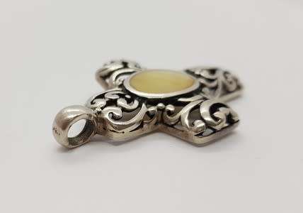 925 Sterling Silver Vintage Cross Pendant with Mother of Parl Inset weight 7g as per photo
