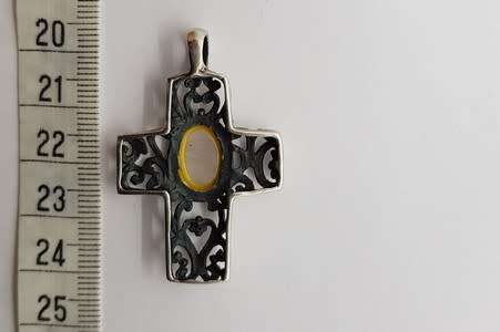 925 Sterling Silver Vintage Cross Pendant with Mother of Parl Inset weight 7g as per photo