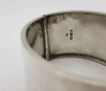 Sterling Silver Antique English Victorian Engraved Bangle Hallmarked weight 26g in box as per photo