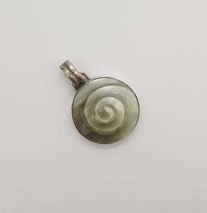 925 Sterling Silver Mother of Pearl Pendant weight 5.4g as per photo