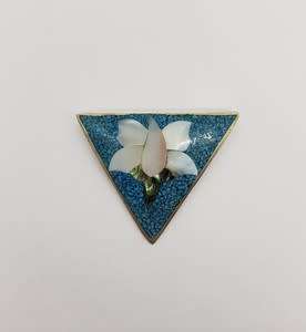 Vintage Ethnic Alpaco Mexico Triangle Floral Motif Brooch with Mop and Abablone Detail weight 7.8g