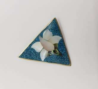 Vintage Ethnic Alpaco Mexico Triangle Floral Motif Brooch with Mop and Abablone Detail weight 7.8g
