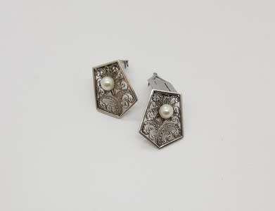Antique Filigree and Pearl 950 Britannia Silver Shirt Collar Clips weight 8.6g as per photo